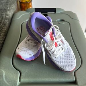 Women's Brooks Never Worn